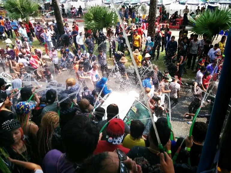 ミャンマー水祭り