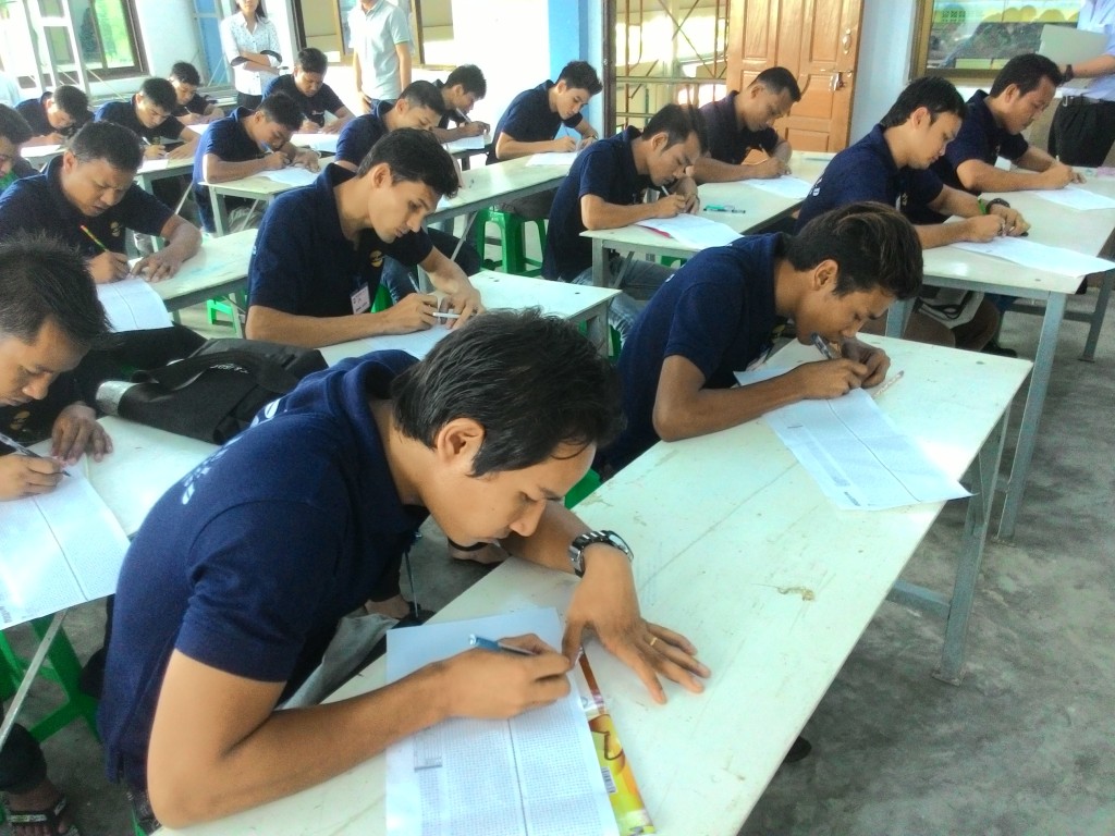 ミャンマー技能実習生採用面接、筆記試験