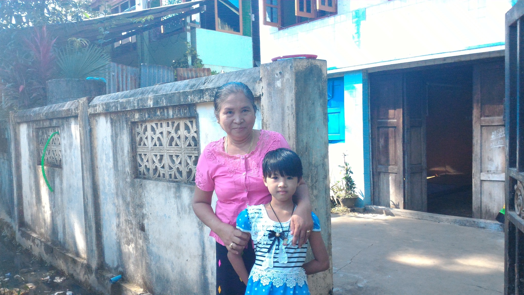 すこしさみしそうだけど笑顔がいっぱいのお母さんがいた-ミャンマー実習生家庭訪問記
